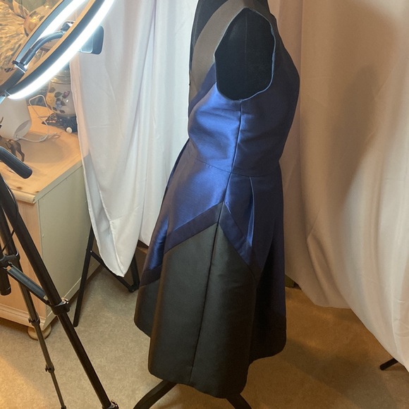 Theia fit and flare black/navy party dress! Flattering lines.Excellent condition - Picture 9 of 12